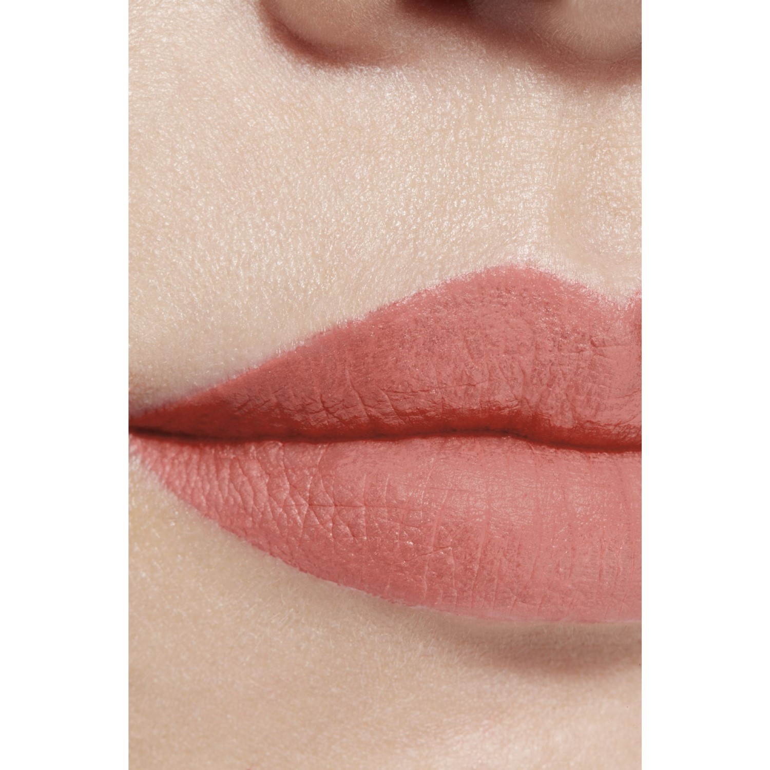 LA BARRA DE LABIOS LÍQUIDA MATE INTENSA DE LARGA DURACIÓN
